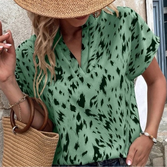 Shein L Green Black Abstract Print Cap Sleeve V-Neck Blouse Top - Picture 16 of 17